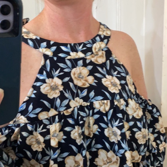 Cold Shoulder Ruffle Blouse - Picture 4 of 10